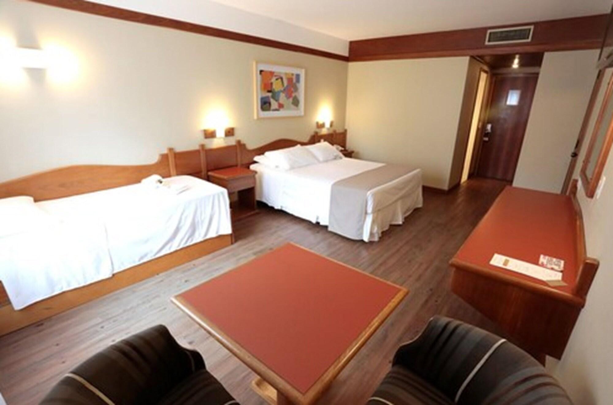 Tri Hotel กาเนรา ภายนอก รูปภาพ